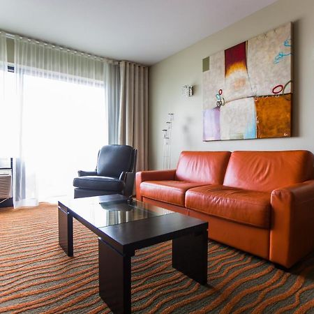 Hotel Levesque Ривьер-дю-Лу Экстерьер фото