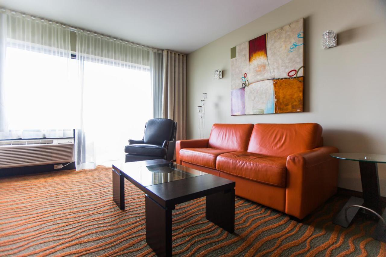 Hotel Levesque Ривьер-дю-Лу Экстерьер фото