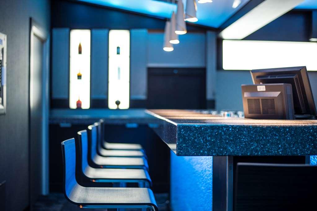 Hotel Levesque Ривьер-дю-Лу Ресторан фото